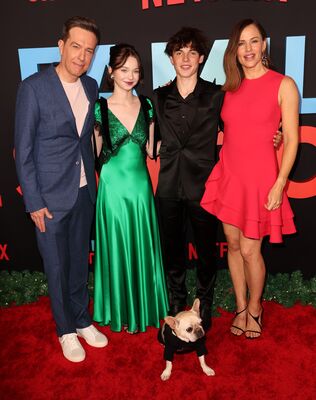 2023-11-29HQ_289629.jpg