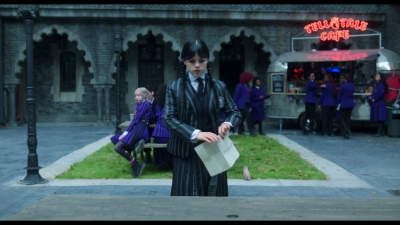 Wednesday_S02E04_mkv1430.jpg