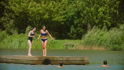 A_Good_Girls_Guide_to_Murder_S01E02_mkv3560.jpg